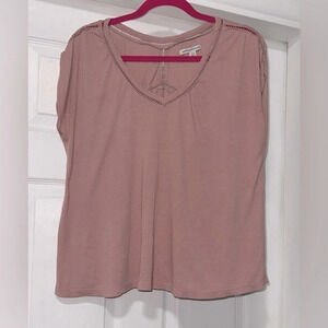 American Eagle Women's Soft Pink V-Neck Sleeveless Top